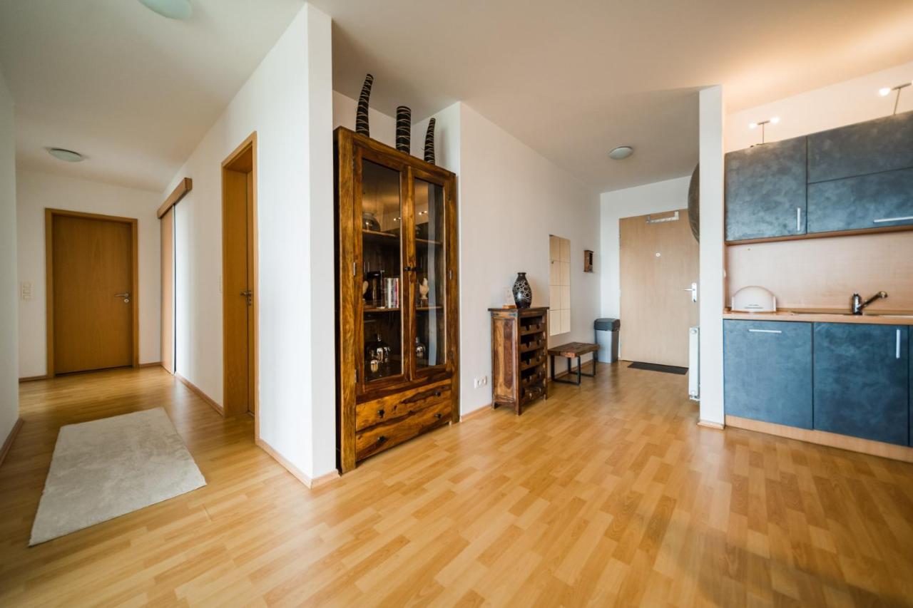 Comfy condo&FREE parking Bratislava Eksteriør billede